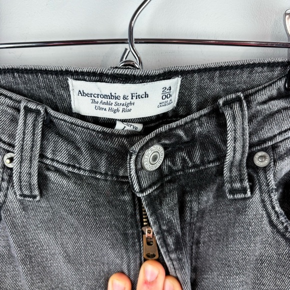 Abercrombie & Fitch Women's Curve Love High Rise Vintage Ankle Straight Jean 26 - Picture 4 of 5